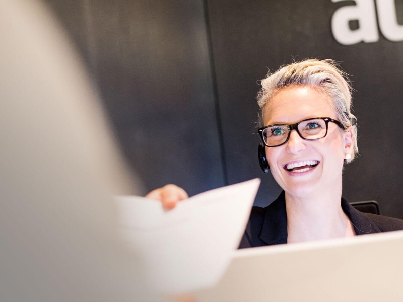 frau mit headset